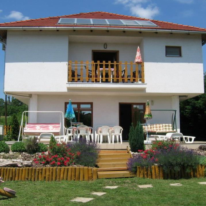 Holdfény Apartmanház