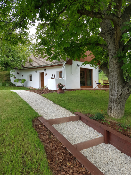 Suttogó vendégház-Ságvár